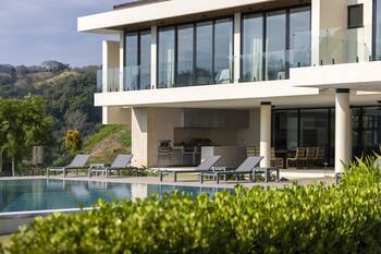 Facade decoration in prairie school style