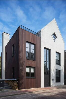 Cottage variant in prairie school style