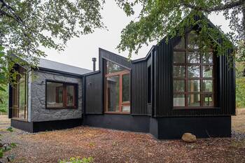 Cottage variant in barnhouse style