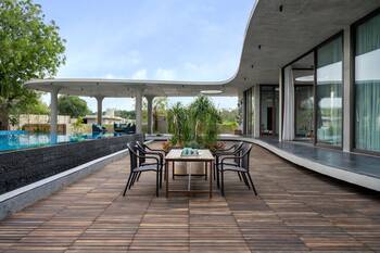 Facade decoration in barnhouse style