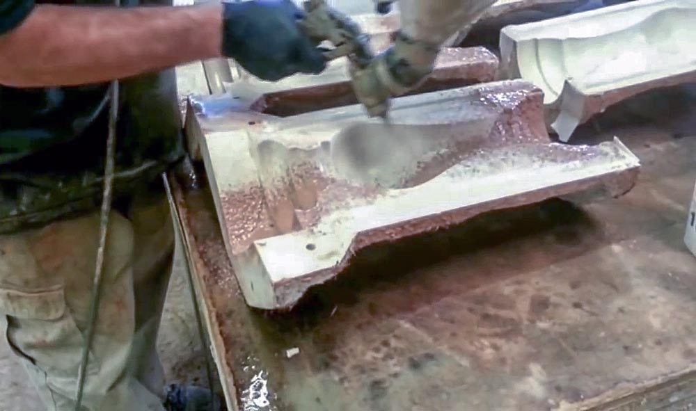 Spray coating on the inside of the mold