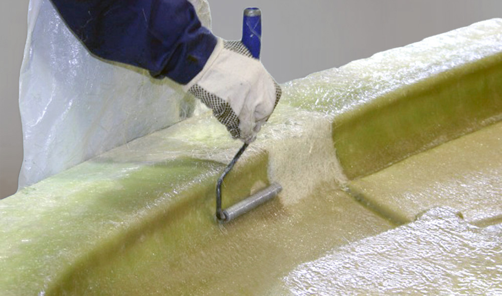 Rolling of fiberglass layers with a roller