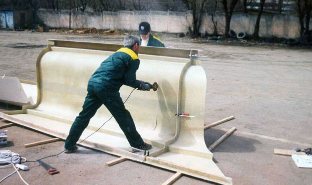 Mounting a large fiberglass element