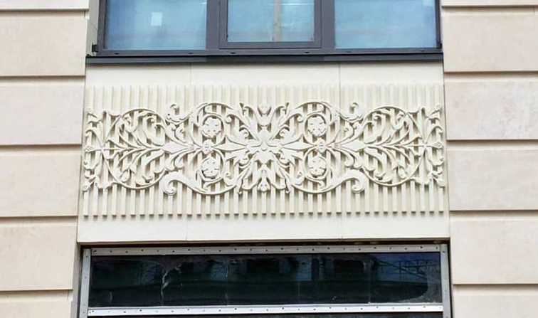 A panel on the facade with very fine detailing in fiberglass concrete