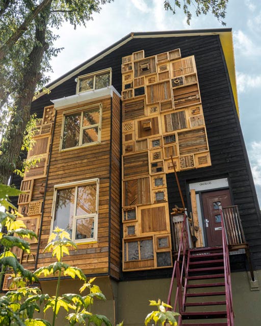 A House Made Of Recycled Materials   02 