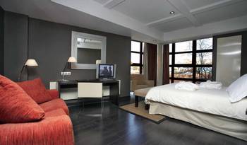 Contemporary Minimalism: Contrasting Hotel Room Interior with Thoughtful Zoning