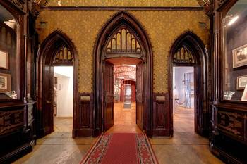 Beautiful design of hallway in private house in colonial style.