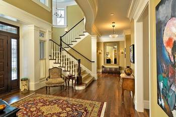 Elegant Classic Foyer: Harmony of Tradition and Contemporary Accents