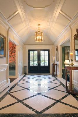 Design of hallway in cottage in Art Deco style.