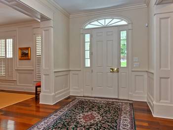 Elegant Classic Entrance Hall with American Motifs