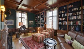 Design of library in private house in colonial style.