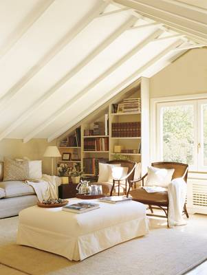 Elegant Attic: Harmony of Light and Comfort Under a Sloped Roof