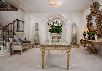 Hallway design in cottage in empire style.