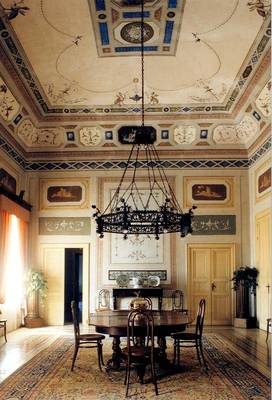 Design of dining room in cottage in empire style.