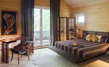 Harmonious Wooden Bedroom Interior: Organic Fusion of Natural Materials and Contemporary Design