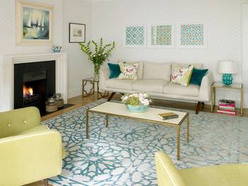 Fresh Living Room Interior with Turquoise Accents and Classic Elements