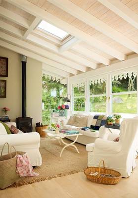 Design of veranda in cottage in Craftsman style.