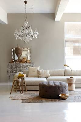 Neutral Elegance: Harmonious Interior with Classical Chic Accents