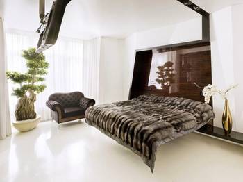 Elegant Minimalist Bedroom with Luxurious Accents