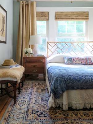 Design of bedroom in cottage in Art Deco style.