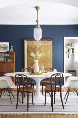 Elegant Dining Room: Modern Classic with Deep Blue Accents