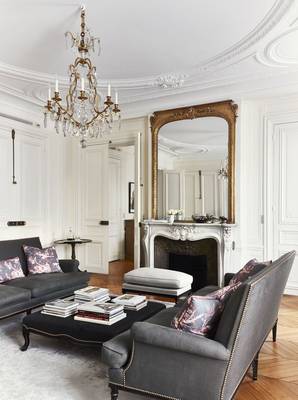 Classic Parisian Interior with Modern Accents: Harmony of Tradition and Comfort