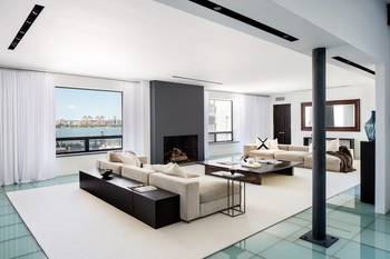 Airy Minimalism: Contemporary Interior with Panoramic Views and Glass Floor