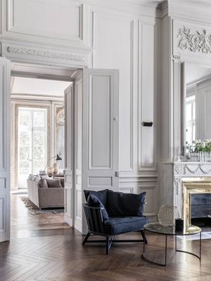 Classical Elegance with Contemporary Accents: French Interior in White Tones