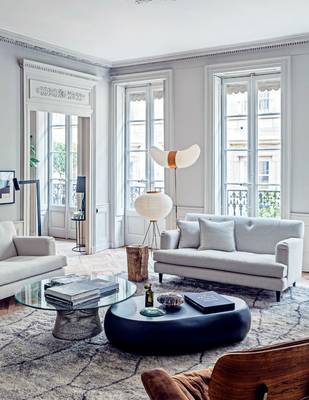 Modern Urban Elegance: Minimalism with Classical Details