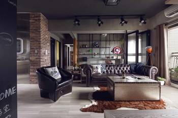 Brutal Elegance: Loft with Industrial Character