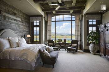 Mountain Retreat: Elegant Bedroom with Panoramic Views in Contemporary Chalet Style