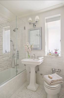 Elegant Marble Bathroom in Light Tones: Classic Style with a Modern Execution