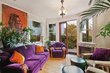 Eclectic Oasis: Velvet Living Room with Tropical Accents and Panoramic Windows