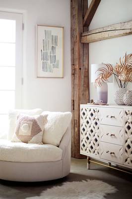 Modern Elegance with Rustic Accents: Harmonious Country House Interior