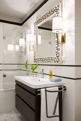 Design of bathroom in cottage in Art Deco style.