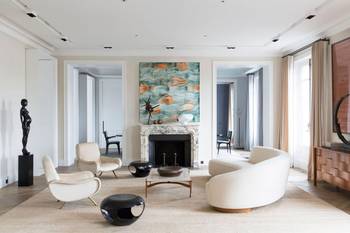 Elegant interior with classical elements: harmony of neutral tones and vibrant accents