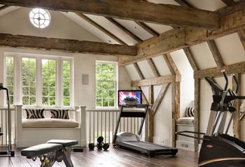 Gym in house in Chalet style.