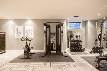 Option of gym in cottage in renaissance style.