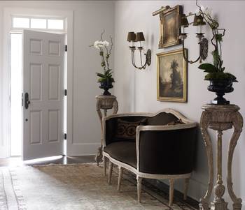 Hallway example in private house in colonial style.