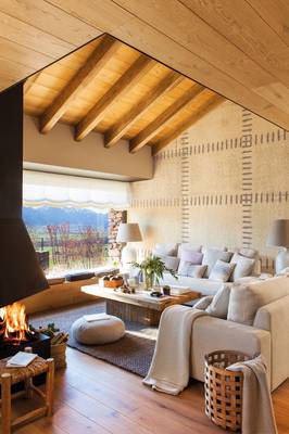 Modern Mountain Chalet: Harmony of Wood and Panoramic Views in Country House Interior