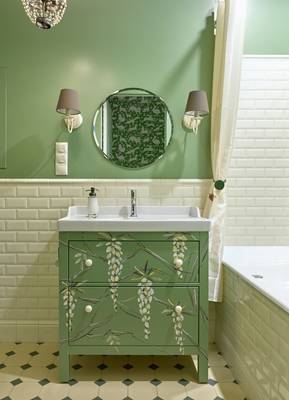 Interior of bathroom in cottage in Craftsman style.