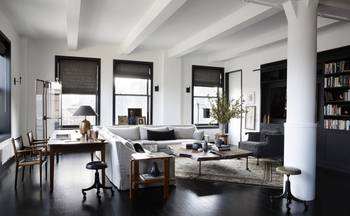 Modern Loft with Classic Elements: Harmony of Contrast and Light