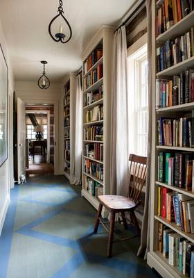 Library example in private house in renaissance style.