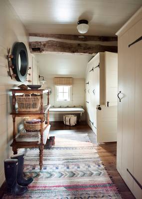 Hallway example in house in Craftsman style.