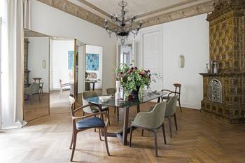 Option of dining room in house in renaissance style.