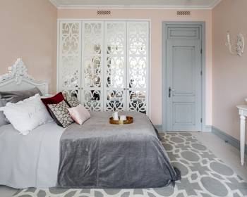 Bedroom example in cottage in empire style.