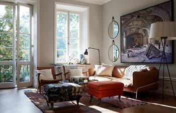 Eclectic living room with panoramic windows: a balance of textures and natural light