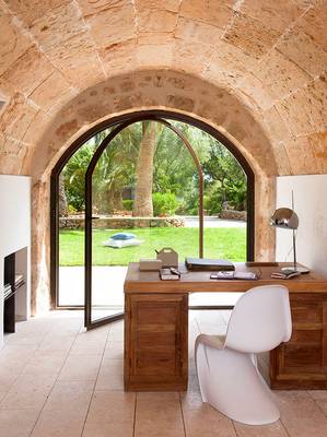 Home office in cottage in Mediterranean style.