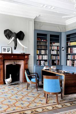 Library example in private house in colonial style.