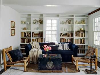 Design of library in private house in Craftsman style.